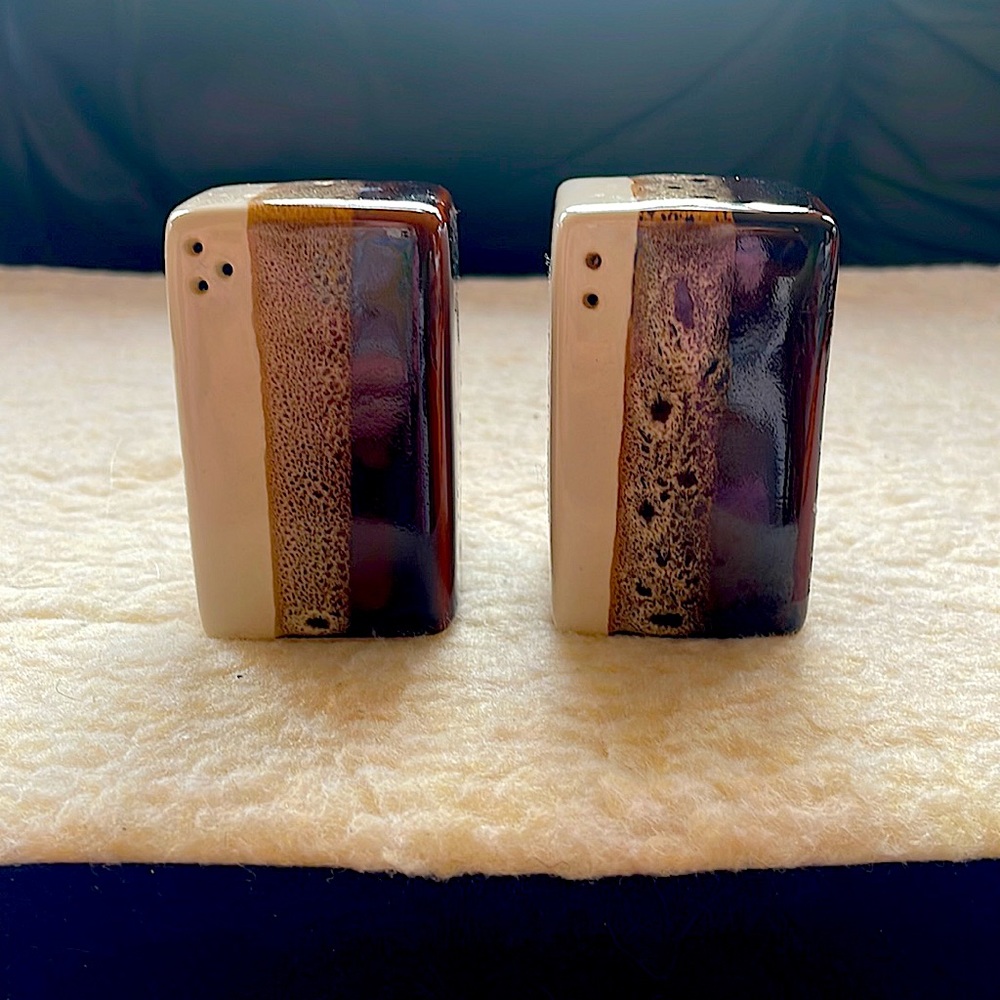 Salt & Pepper Shakers,MCM look. Vintage; I think so.